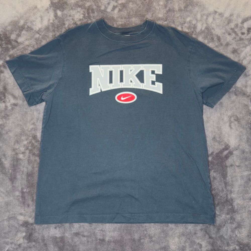 Nike Men's Navy and Blue T-shirt